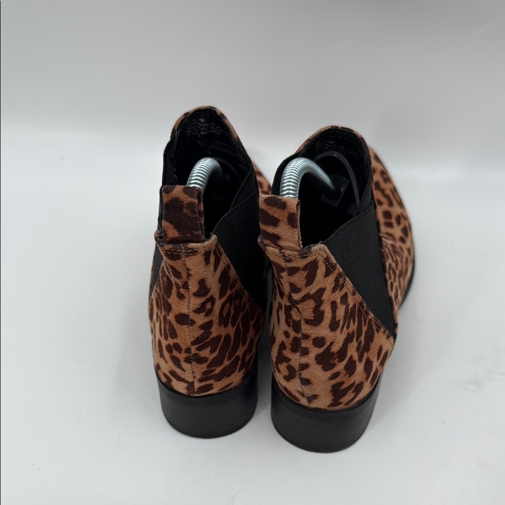 Bella Vita Brown Chelsea Boots with Suede-Like Finish Size 8.5 - Picture 3 of 10